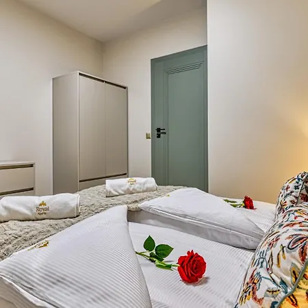 & Sky By Royal Aparts Daire *