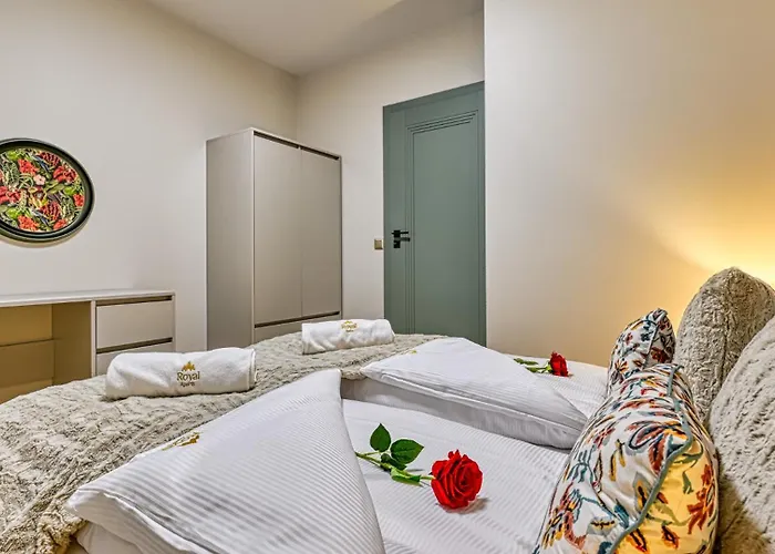 & Sky By Royal Aparts Apartament *